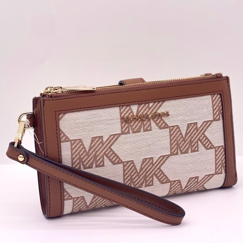Michael Kors DoubleZip Wristlet
Wallet Luggage